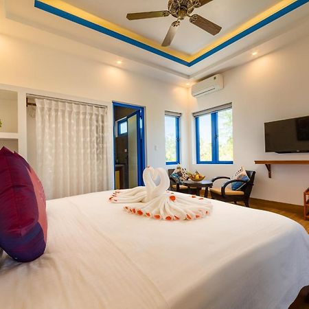 Local Beach Front Villas Tan Thanh Экстерьер фото