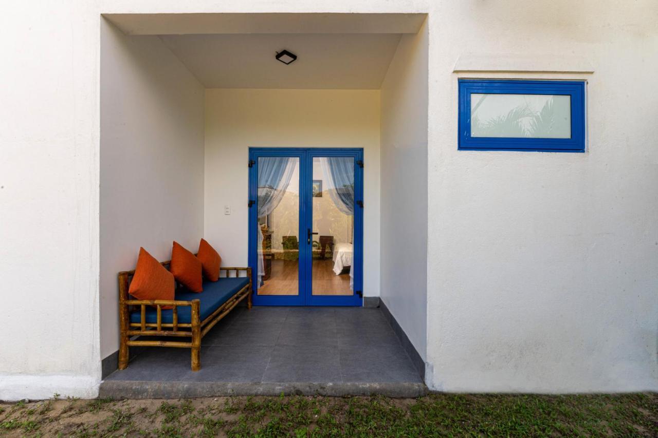 Local Beach Front Villas Tan Thanh Экстерьер фото